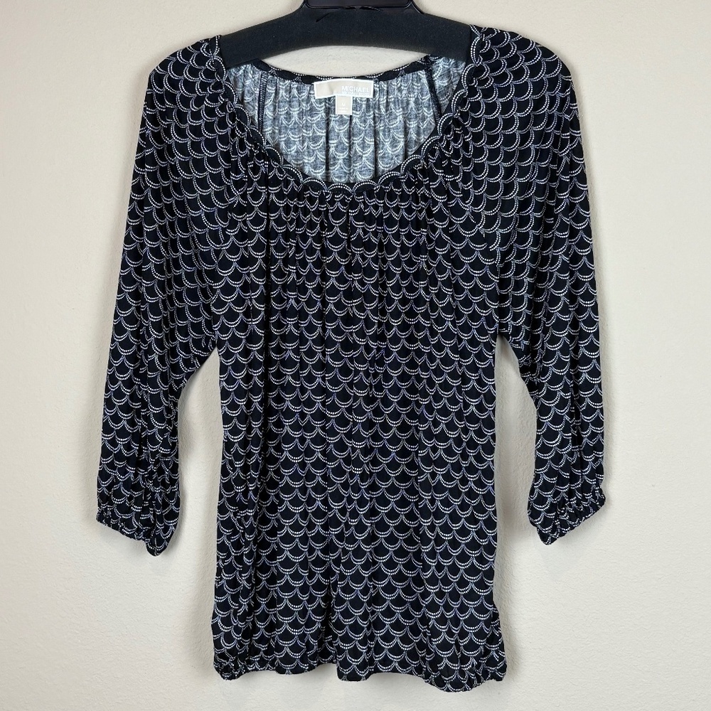 Michael Michael Kors Black with White Scalloped Print 3/4 Sleeves Blouse; Size M